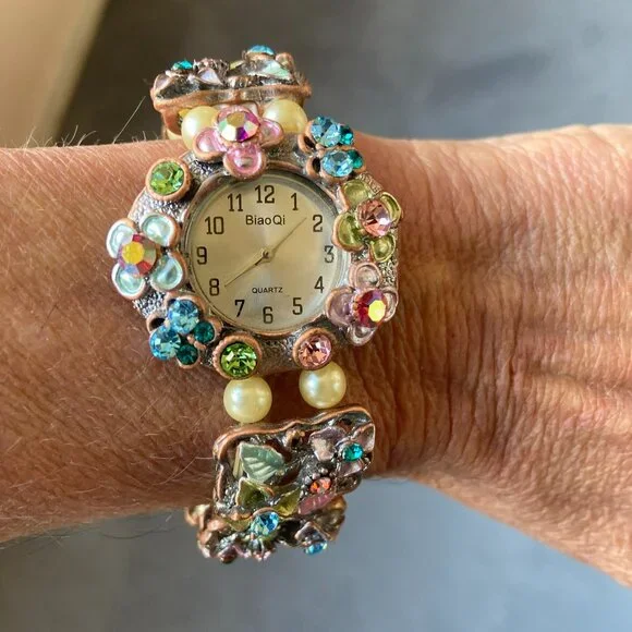 Floral Watch - Picture 1 of 4